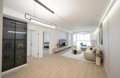 Huangpu Apartment | Sun great superior 2 bedrooms big house near YuYuan Garden