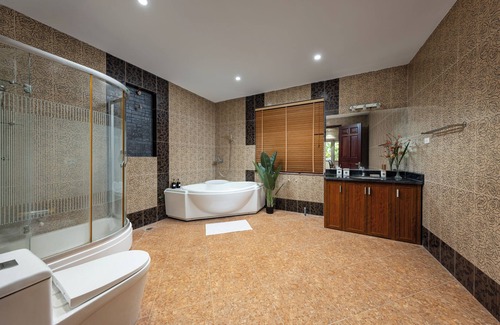 Yen Phu Villa | Sun-kissed Anamoi Villa near Westlake with Jacuzzi - 6 bedrooms available