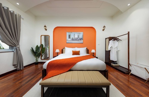 Yen Phu Villa | Sun-kissed Anamoi Villa near Westlake with Jacuzzi - 6 bedrooms available