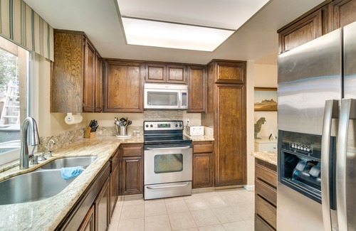 Orangevale House | Sun-Kissed Orangevale Home w/Private Hot Tub!