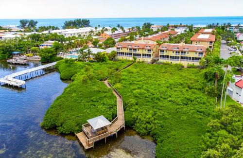 Bradenton Beach House | Sun Kissed Villa by SkyRun Anna Maria