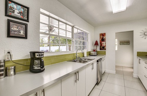 Lauderdale Lakes House | Sun-Soaked Home w/Pool in Lauderdale Lakes!