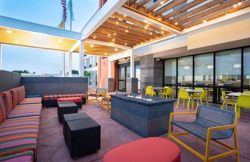 Roswell Hotel | Sun-soaked Stay: 3 Family-friendly Units w/Kitchenette and FREE Breakfast.