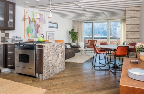 Ketchum Condo | Sun Valley, Idaho/Downtown Ketchum Penthouse/Views, Ski, Sun, Prime Location