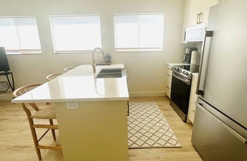 Coeur d'Alene House | Sun-Washed Modern Guest House in Downtown Coeur d'Alene