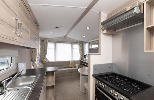 Looe House | Sunbeam Caravan by Belvilla
