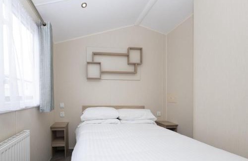 Looe House | Sunbeam Caravan by Belvilla