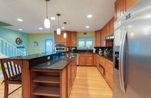 Navarre Beach House | Sunbeam-Soundview Private Home. 2 Min Walk to the Beach, Pup friendly!