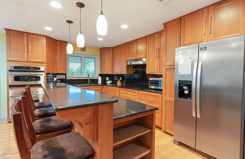 Navarre Beach House | Sunbeam-Soundview Private Home. 2 Min Walk to the Beach, Pup friendly!