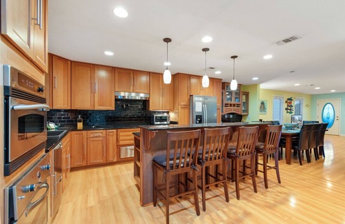 Navarre Beach House | Sunbeam-Soundview Private Home. 2 Min Walk to the Beach, Pup friendly!