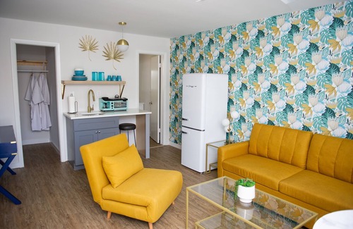 Indian Shores Hotel | Sunburst Inn The Beachside Suite - Room 7