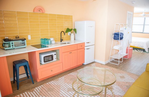 Indian Shores Hotel | Sunburst Inn The Beachfront Suite - Room 9