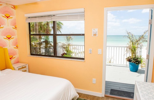 Indian Shores Hotel | Sunburst Inn The Beachfront Suite - Room 9