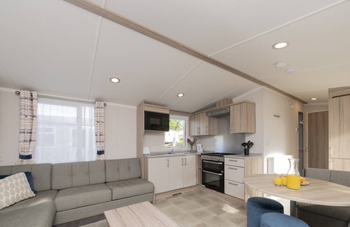 Looe House | Suncrest Plus Caravan by Belvilla