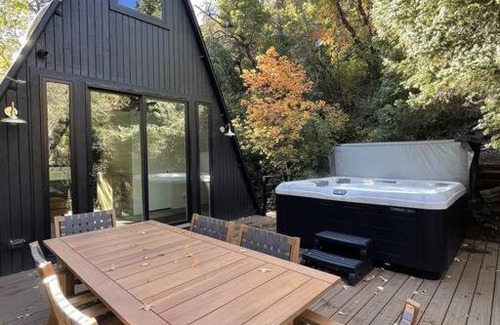 Sundance House | Sundance A-Frame 5 Min Walk to Resort & XL Hot Tub