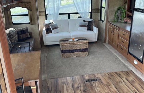 Davenport House | Sunday Bay Get Away~ On Peaceful Lake Roosevelt