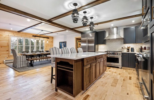 Sunday River Area Ski Chalet | Sunday River, sleeps 14, gym, chefs' kitchen, hot tub, game room, firepit, AC