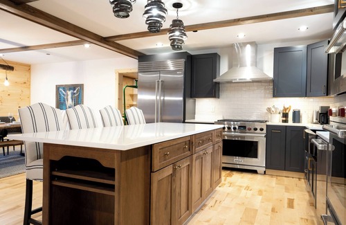 Sunday River Area Ski Chalet | Sunday River, sleeps 14, gym, chefs' kitchen, hot tub, game room, firepit, AC