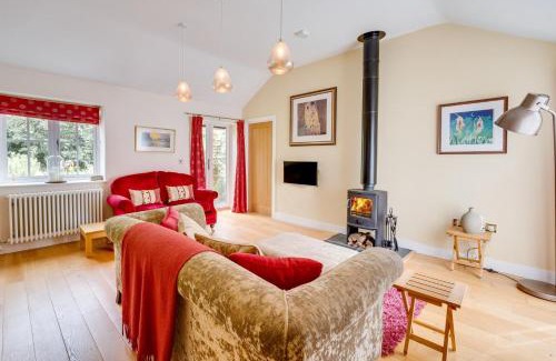 Diss House | Sundial and Woodland Lodge