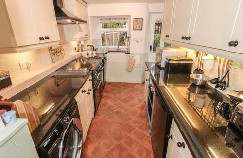 Newton Grange Cottage | SUNDIAL COTTAGE, pet friendly, with open fire in Brassington