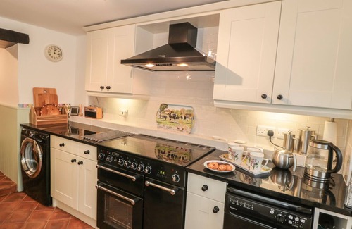 Newton Grange Cottage | SUNDIAL COTTAGE, pet friendly, with open fire in Brassington