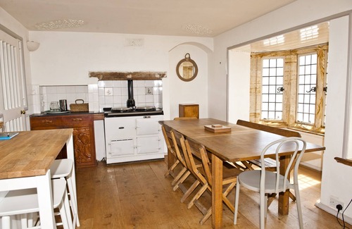 Lyme Regis Apartment | Sundial House Beachfront Arts & Crafts Period House