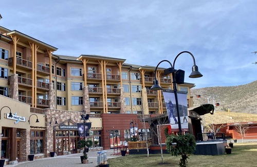 Park City Condo | Sundial Lodge-Ski in/Ski out-1 Bedroom/1 Bathroom-Sleeps 4-Unit B315-613 sq. ft.