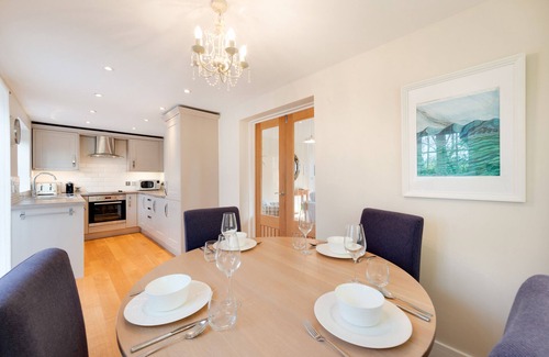 Diss House | Sundial Lodge - Two Bedroom House, Sleeps 4