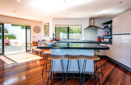 Waiheke Island House | Sundrenched | You've Got It Maid