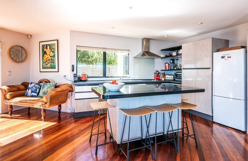 Waiheke Island House | Sundrenched | You've Got It Maid