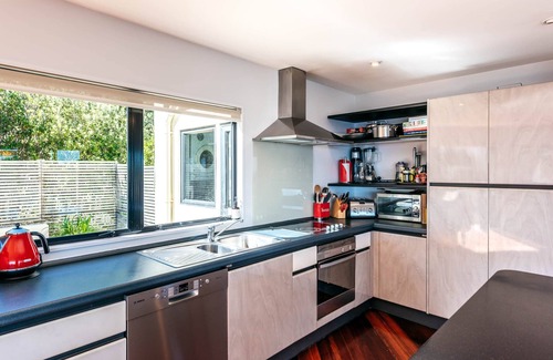 Waiheke Island House | Sundrenched | You've Got It Maid