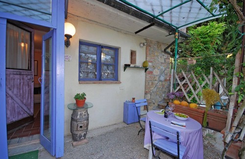 San Gimignano Apartment | "Sunflower 4" Romantic for two