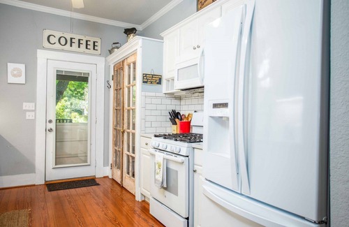 Fredericksburg House | Sunflower Haus | Great Location | Fire Pit