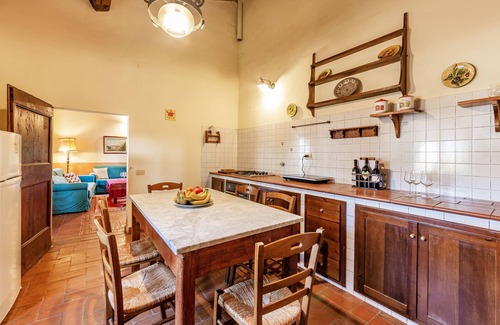 Castiglione del Lago Apartment | Sunflower apt with shared pool family fun, Castiglione del Lago, Italy