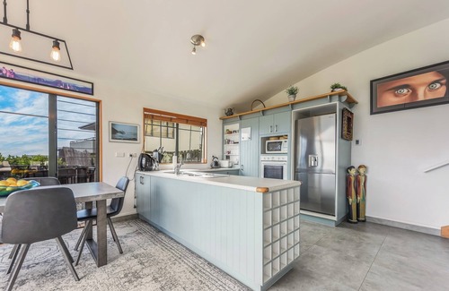 Nelson House | Sunkissed Heights - Nelson Holiday Home