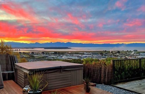 Nelson House | Sunkissed Heights - Nelson Holiday Home