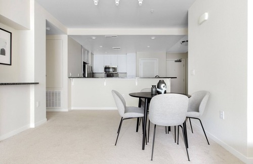 Santa Clara Apartment | Sunlit Santa Clara 2BR w/Parking, Gym, walk to Groceries, by Blueground