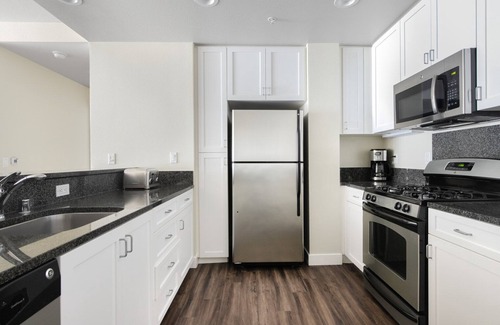 Santa Clara Apartment | Sunlit Santa Clara 2BR w/Parking, Gym, walk to Groceries, by Blueground