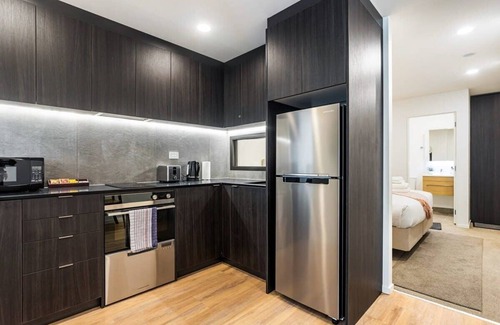Newton Apartment | Sunny 1BR Retreat in Heart of CBD by Zodiak Stays