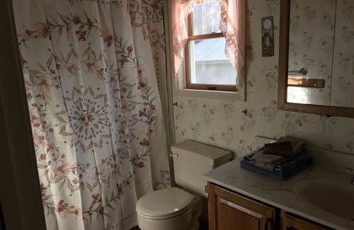 Greenwich House | Sunny 2 BR 2 Bath Home on the Hudson River /Empire State Trail