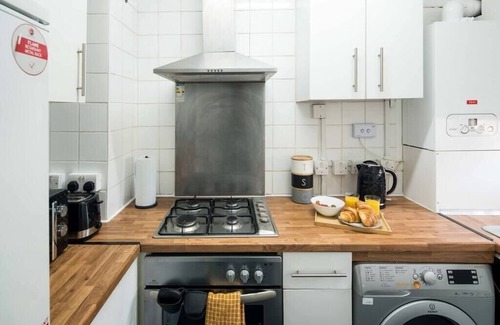 Chaucer Apartment | Sunny 2B/1B Flat nr Borough Market, Central London