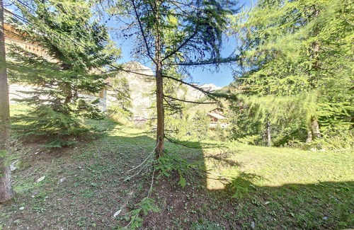 Val-d'Isere Apartment | Sunny 3-Room Apt · Ski-In/Ski-Out · Parking · Val-d'Isère