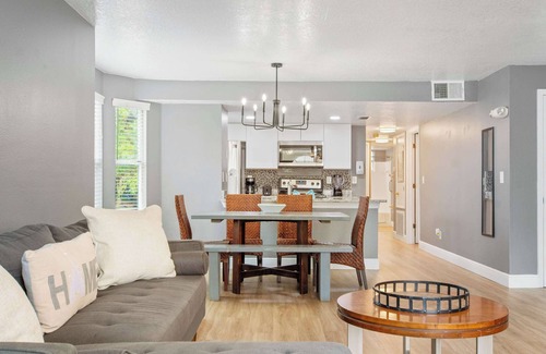 Kissimmee Condo | Sunny 3BR Kissimmee Condo with Pool Clubhouse Gym and Minutes to Disney
