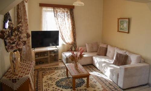 Mithimna Apartment | Sunny apartment