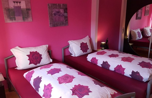 Bant Apartment | Sunny apartment in WHV, newly renovated, garden for barbecues, south beach,