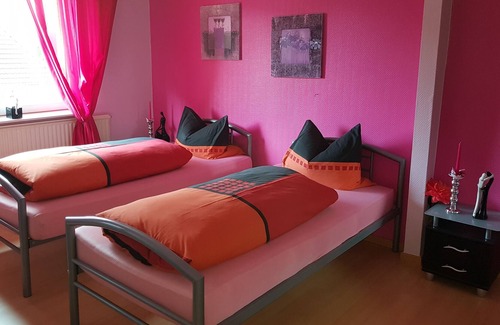 Bant Apartment | Sunny apartment in WHV, newly renovated, garden for barbecues, south beach,