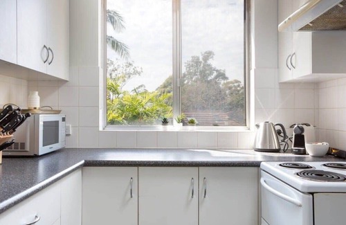 Lane Cove Apartment | Sunny Apartment in Quiet and Green Neighbourhood