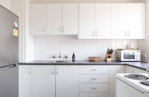 Lane Cove Apartment | Sunny Apartment in Quiet and Green Neighbourhood