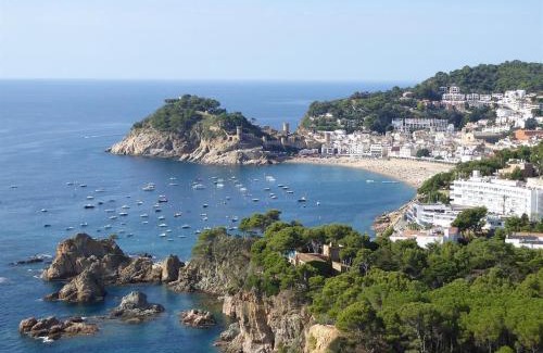 Tossa de Mar Apartment | Sunny apartment with pool
