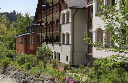 Russbach am Pass Gschuett Apartment | Sunny apartment within walking distance of the ski slope, free ski depot